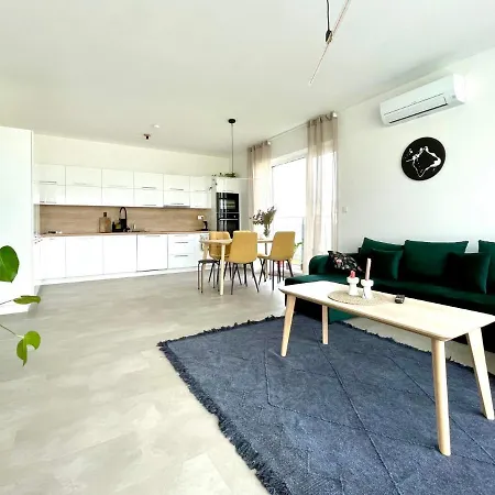 Klimatizovany Apartmanovy Dom S Virivkou, 10a בית נופש *