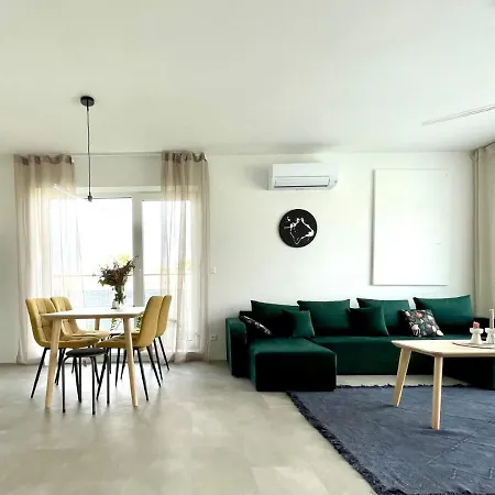 Klimatizovany Apartmanovy Dom S Virivkou, 10a Сенец