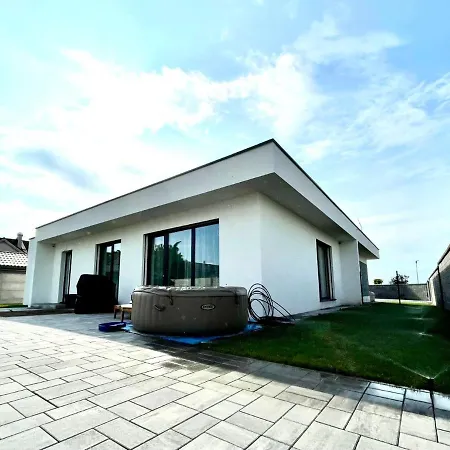 Klimatizovany Apartmanovy Dom S Virivkou, 10a *