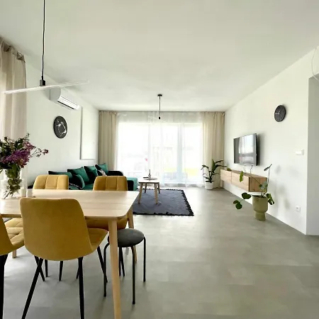 Klimatizovany Apartmanovy Dom S Virivkou, 10a * סנץ