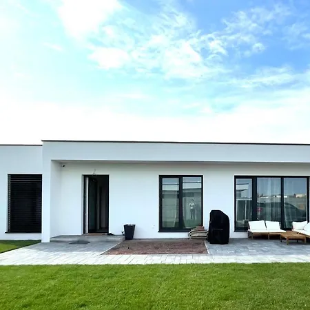 בית נופש Klimatizovany Apartmanovy Dom S Virivkou, 10a