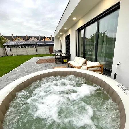 בית נופש Klimatizovany Apartmanovy Dom S Virivkou, 10a