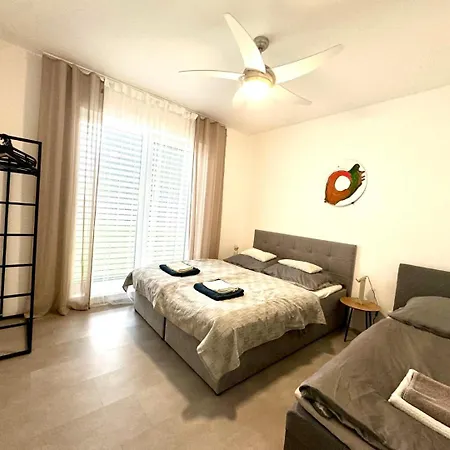 Hébergement de vacances Klimatizovany Apartmanovy Dom S Virivkou, 10a *