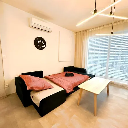Дом отдыха Klimatizovany Apartmanovy Dom S Virivkou, 10a Сенец