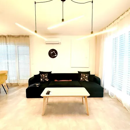Klimatizovany Apartmanovy Dom S Virivkou, 10a בית נופש סנץ