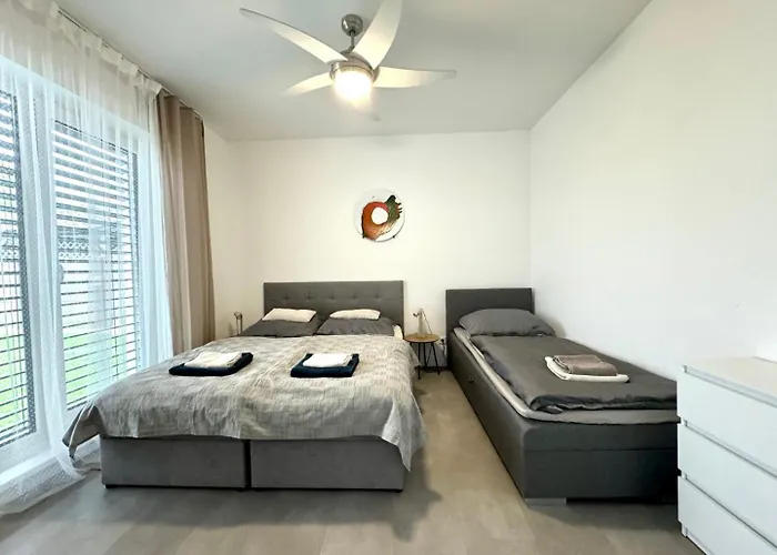 Klimatizovany Apartmanovy Dom S Virivkou, 10a * Senec