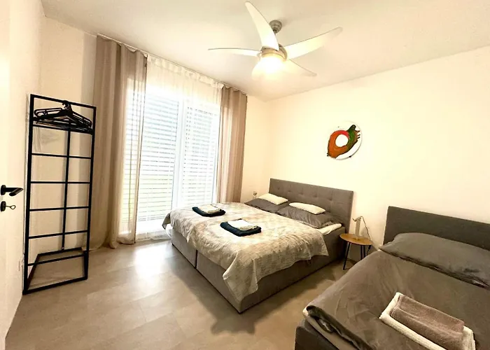 Hébergement de vacances Klimatizovany Apartmanovy Dom S Virivkou, 10a *