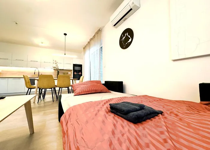 Hébergement de vacances Klimatizovany Apartmanovy Dom S Virivkou, 10a *